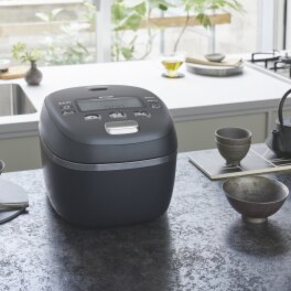 タイガー 土鍋かまどコート 圧力IHジャー炊飯器 “ご泡火炊き” <5.5合> JRI-10J4