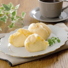 ジョリ・クレール ふんわりくちどけ チーズ・スフレ＆ もちもち食感 シュークリーム