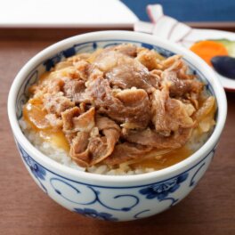 肉のササハラ レンジで簡単！ 国産黒毛和牛 “オリーブ牛”の牛丼