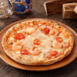 ＜８枚セット＞ ふんわりもっちり こだわり生地の 本格石窯海老ピザ アメリケーヌ仕立て