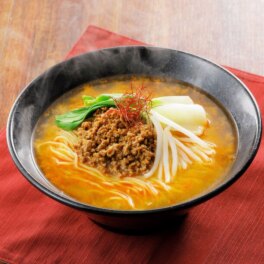 老舗製麺所 素材の味が光る オロチ担々麺