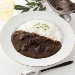 肉のササハラ 贅沢な味わい 国産銘柄黒毛和牛 オリーブ牛の牛すじカレー