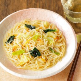 ケンミン食品 レンジで簡単 風味豊かな海老が香る あっさり塩焼きそば
